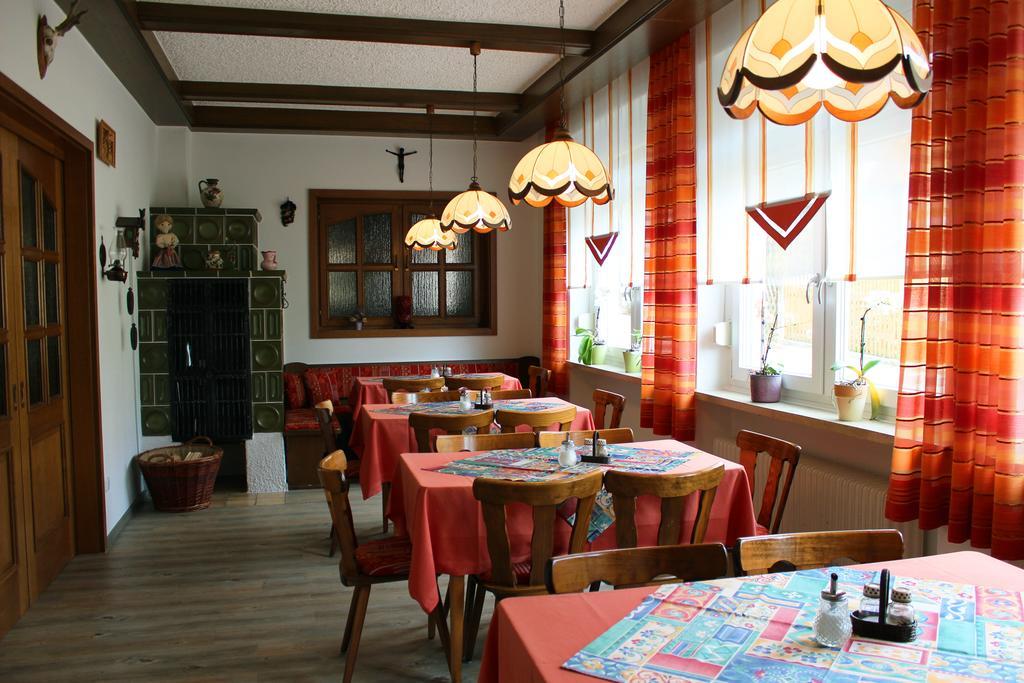 Zum Schwarzen Baeren Hotel Vohenstrauss Exterior foto