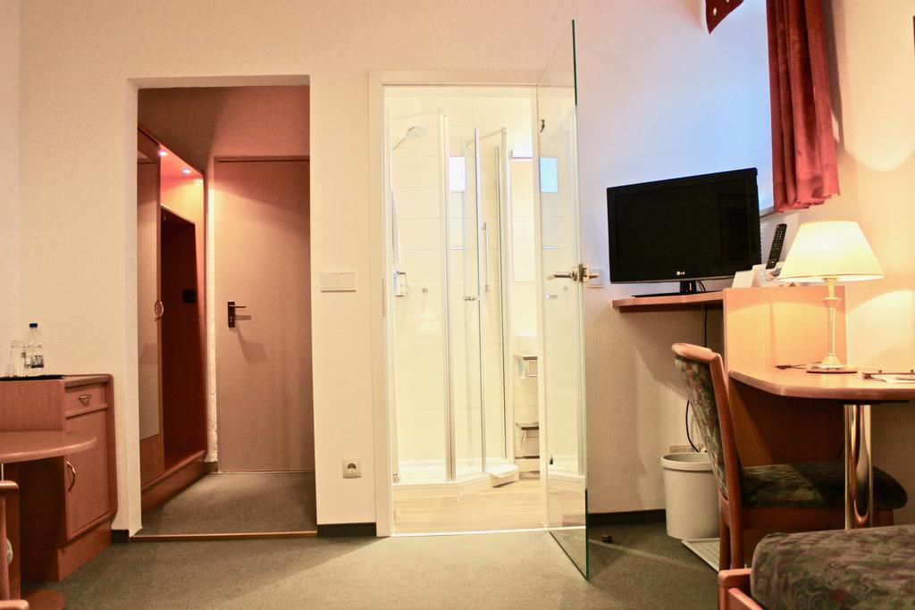 Zum Schwarzen Baeren Hotel Vohenstrauss Exterior foto