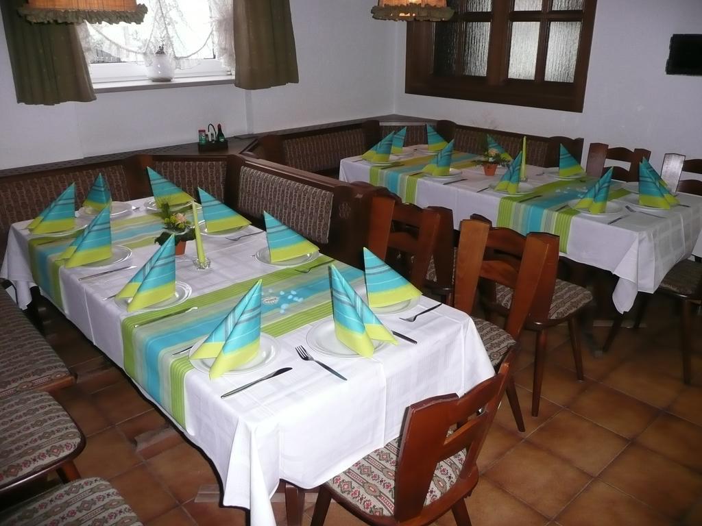 Zum Schwarzen Baeren Hotel Vohenstrauss Exterior foto