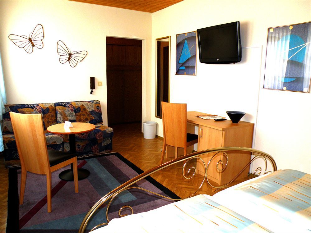 Zum Schwarzen Baeren Hotel Vohenstrauss Exterior foto