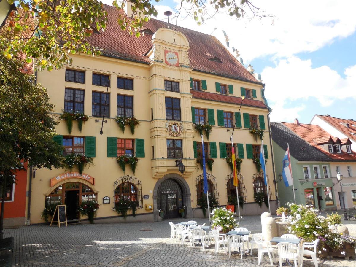 Zum Schwarzen Baeren Hotel Vohenstrauss Exterior foto